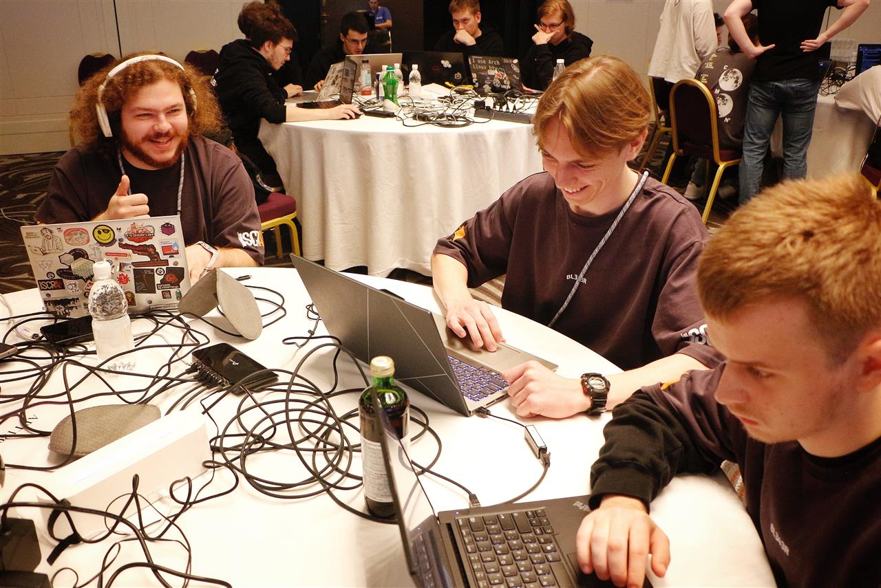 Охотились за «флагами»: рассматриваем фото с соревнований Volga CTF
